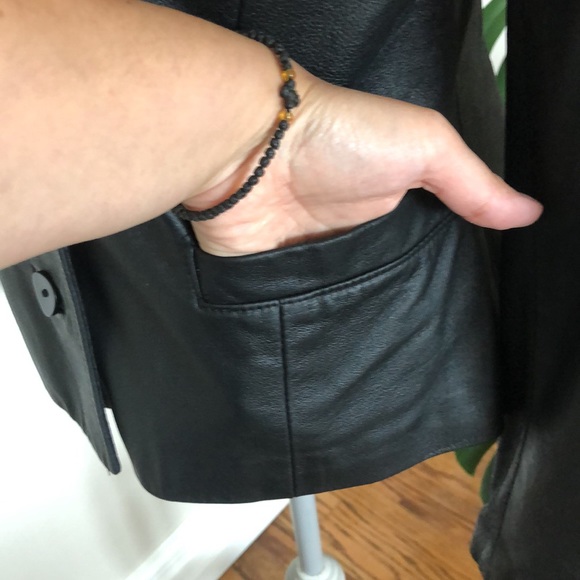 Danier blazer style leather jacket - XS - Picture 3 of 9